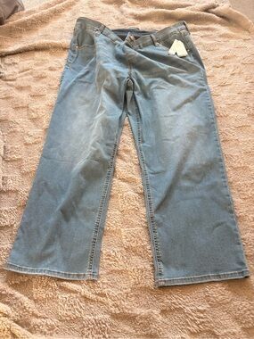 Time and Tru Women’s Light Blue Jeans Maternity xxl